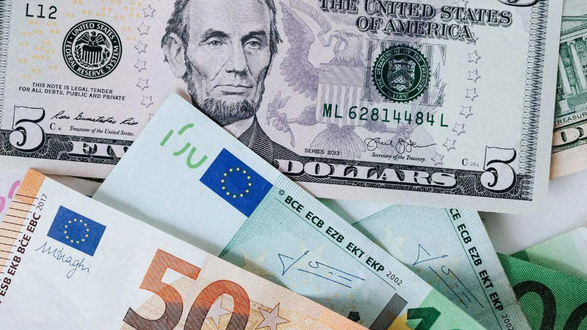 La caída del euro frente al dólar qué consecuencias tiene la histórica paridad